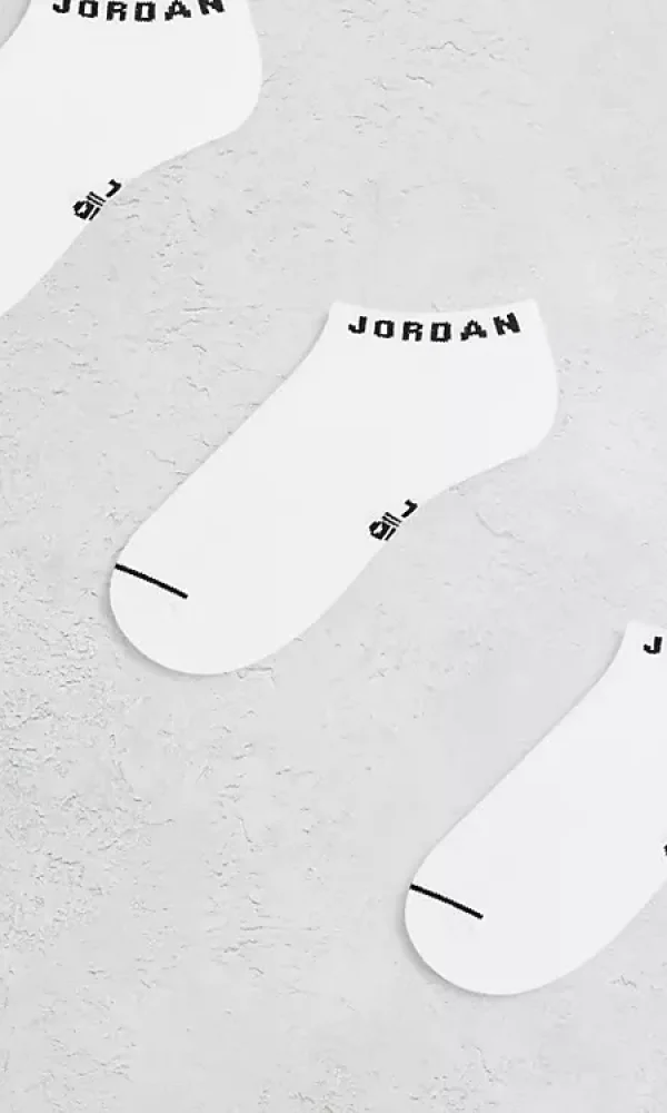 203634382-1-white (1)