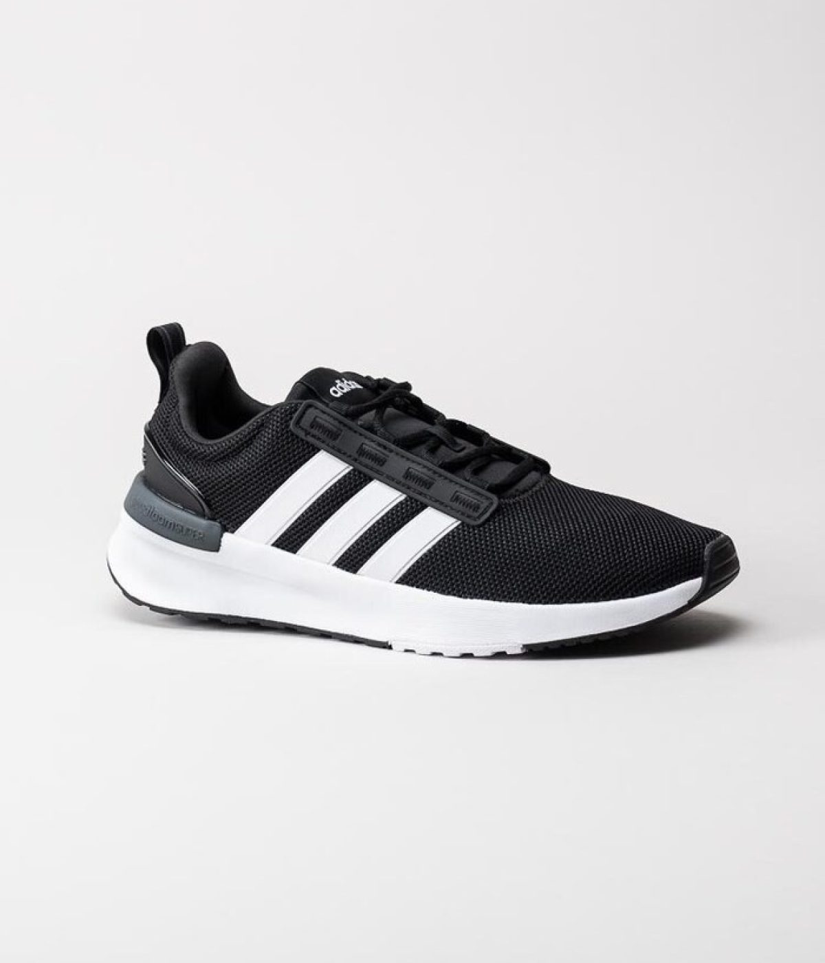 58221010-Adidas-Racer-TR21-GZ8184-CBLACK-FTWWHT-CBLACK-Svarta-sneakers-med-vita-stripes-1