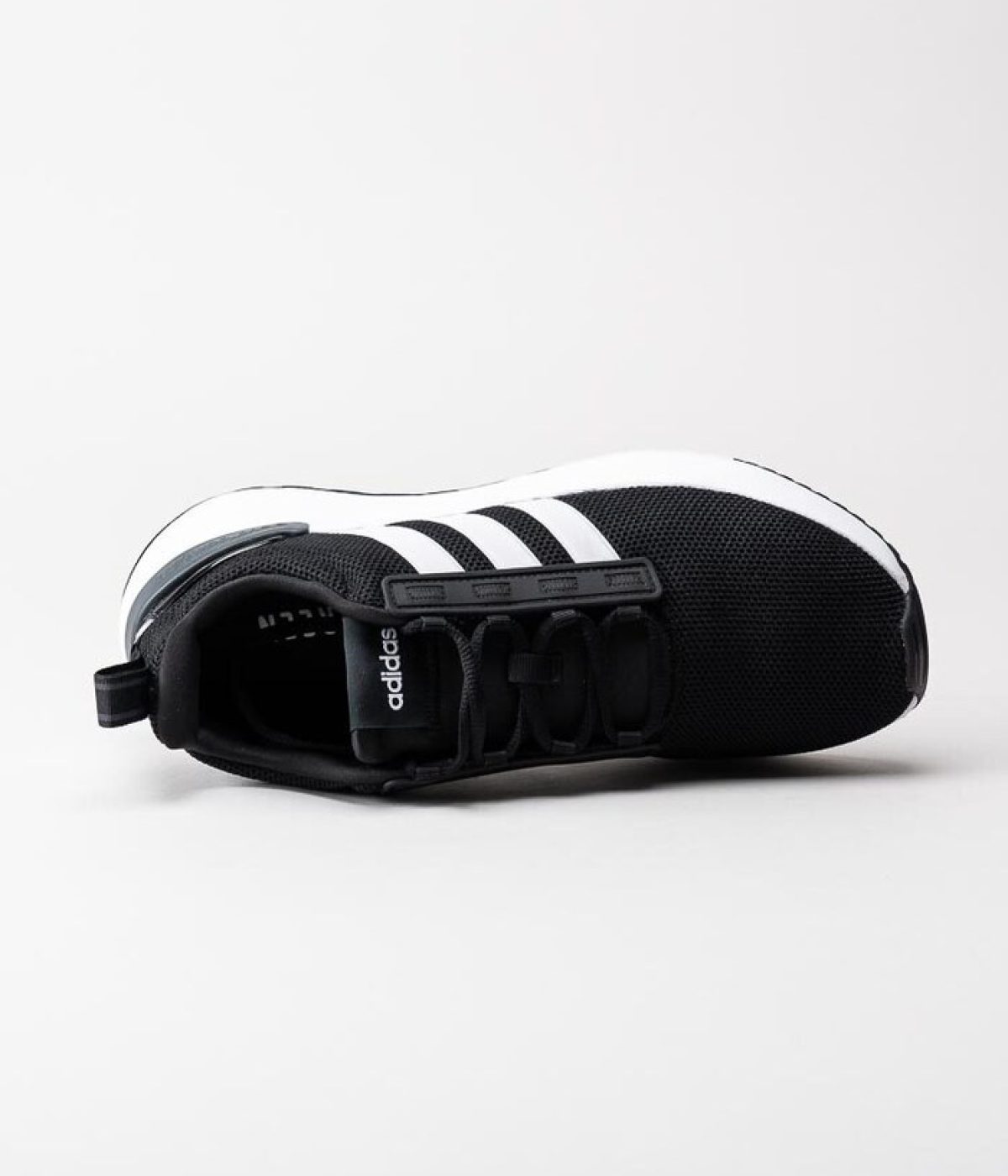 58221010-Adidas-Racer-TR21-GZ8184-CBLACK-FTWWHT-CBLACK-Svarta-sneakers-med-vita-stripes-4