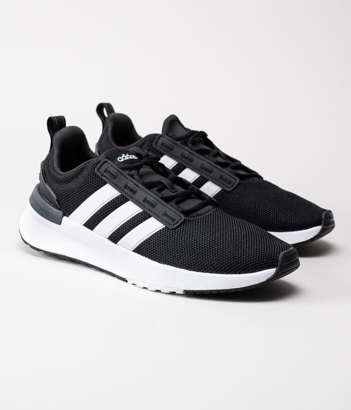 58221010-Adidas-Racer-TR21-GZ8184-CBLACK-FTWWHT-CBLACK-Svarta-sneakers-med-vita-stripes-6