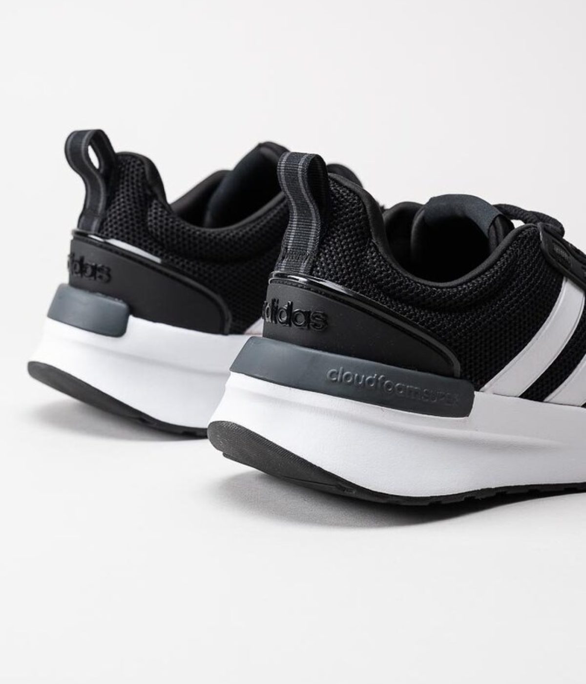 58221010-Adidas-Racer-TR21-GZ8184-CBLACK-FTWWHT-CBLACK-Svarta-sneakers-med-vita-stripes-8