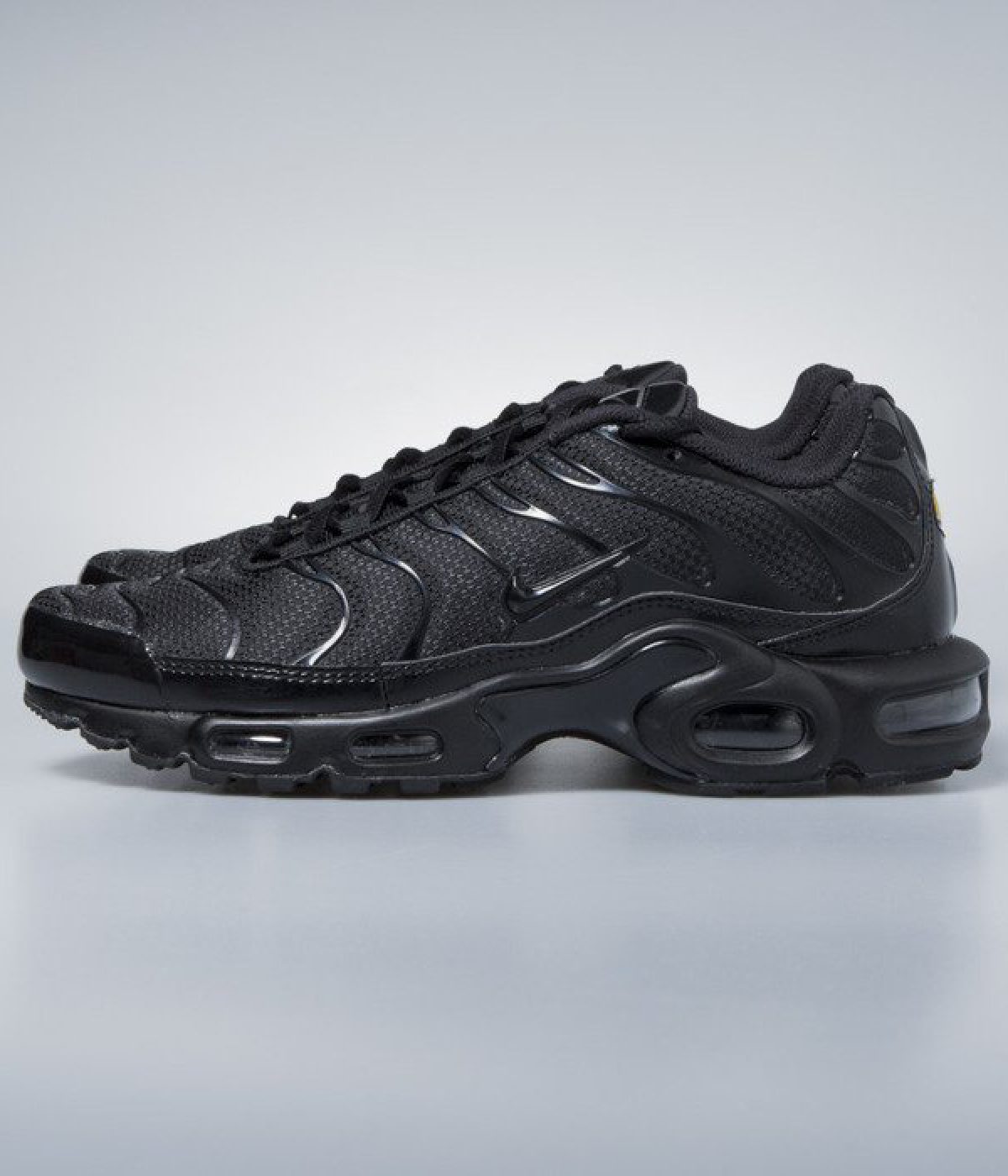 eng_pl_Nike-Air-Max-Plus-black-black-black-604133-050-30134_2