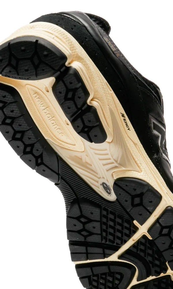 new-balance-m-2002-rib-black-m2002rib-footwear_20_3E_20sneaker-packshots-150